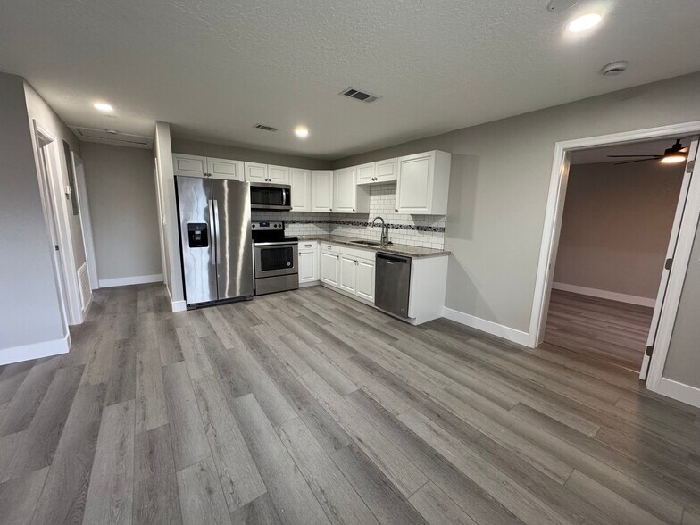 Building Photo - 555 Cadillac Blvd