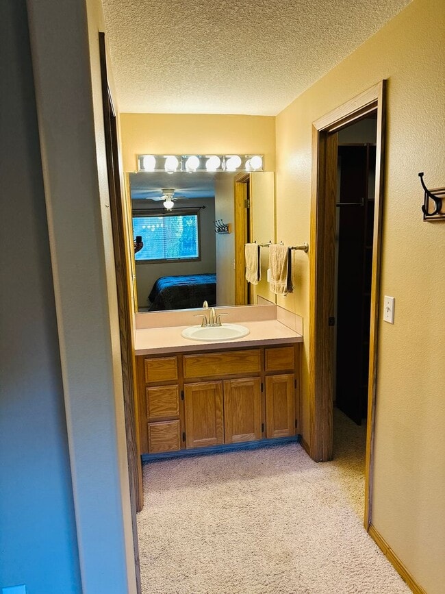 Building Photo - Charming Fisher's Landing Home