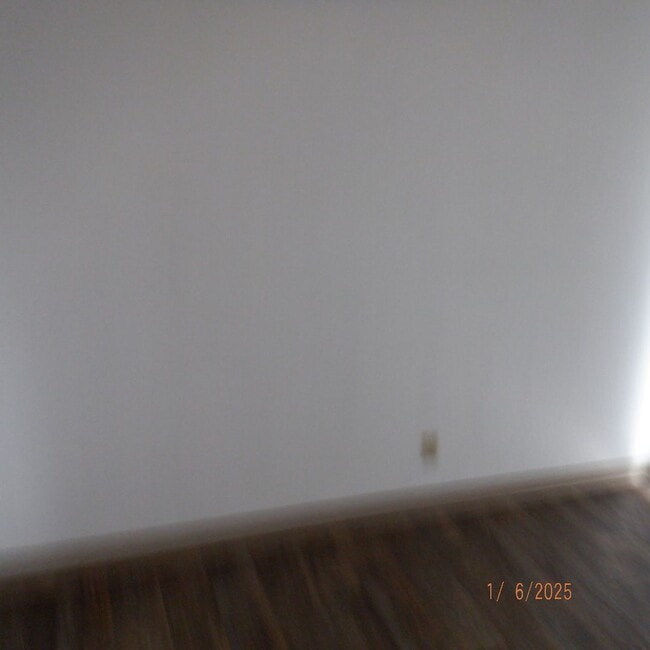 Building Photo - 83-3-2