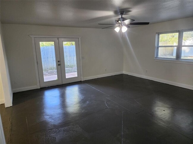 Building Photo - 807 S Jones Ln