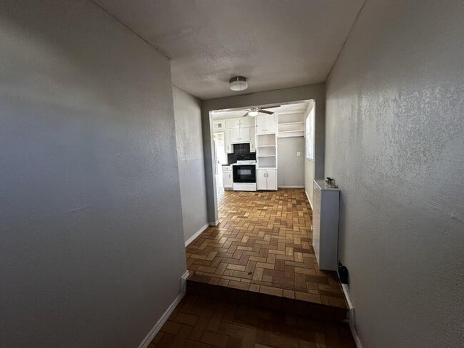 Building Photo - 1602 39th St