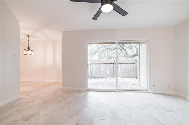 Building Photo - 2600 Penny Ln