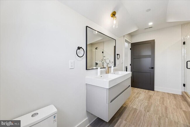 Building Photo - 4428 Albemarle St NW