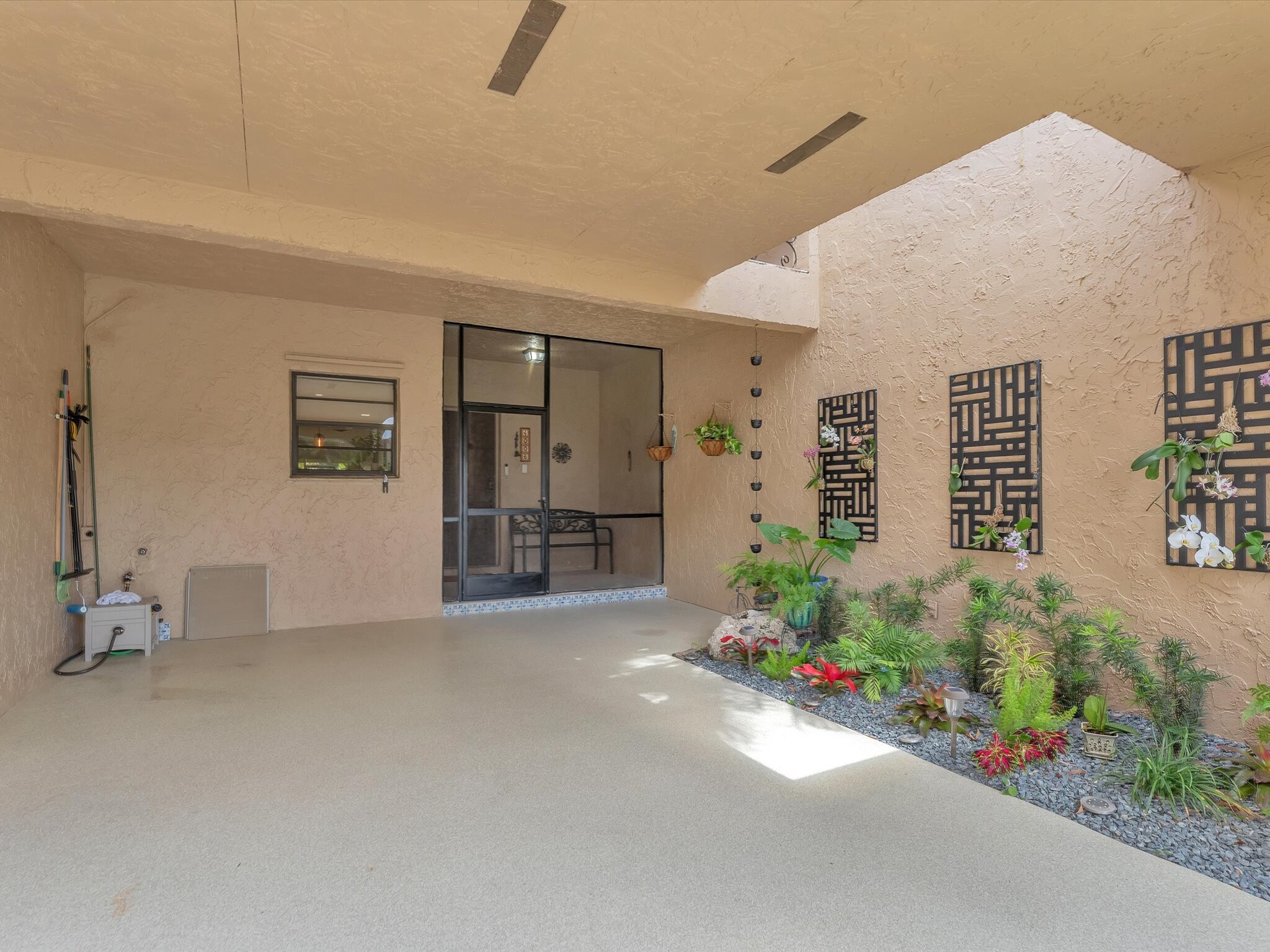 Building Photo - 4006 Estepona Ave