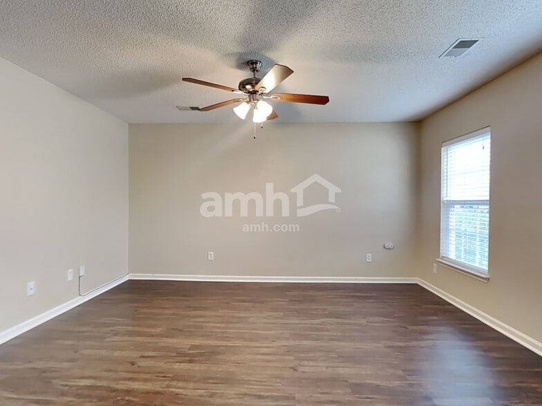 Building Photo - 136 Wildberry Ln