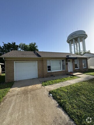Building Photo - 3 Bedroom 1 Bath Singe Family Home