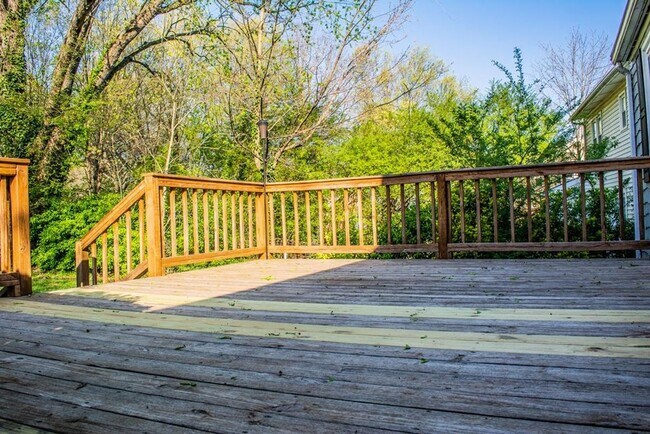 Building Photo - 2324 Fairway Dr