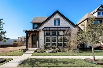 Building Photo - 7112 Royal View Dr