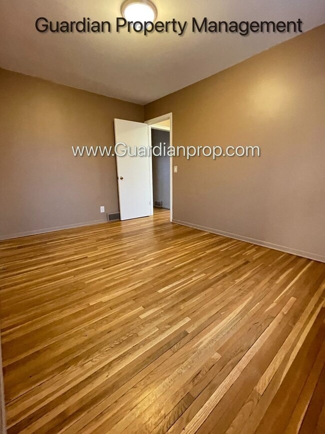 Building Photo - Single Family Home Featuring 2 Baths, 2 Car Garage, Fireplace, and Fenced in Yard