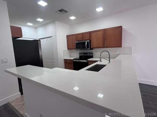 Building Photo - 3904 Sabal Way