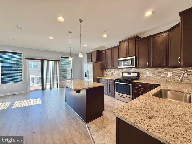 Building Photo - 4721 Six Forks Dr