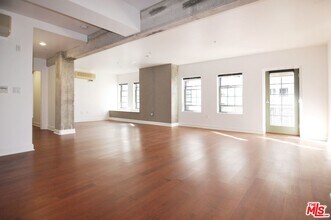 Building Photo - 416 S Spring St