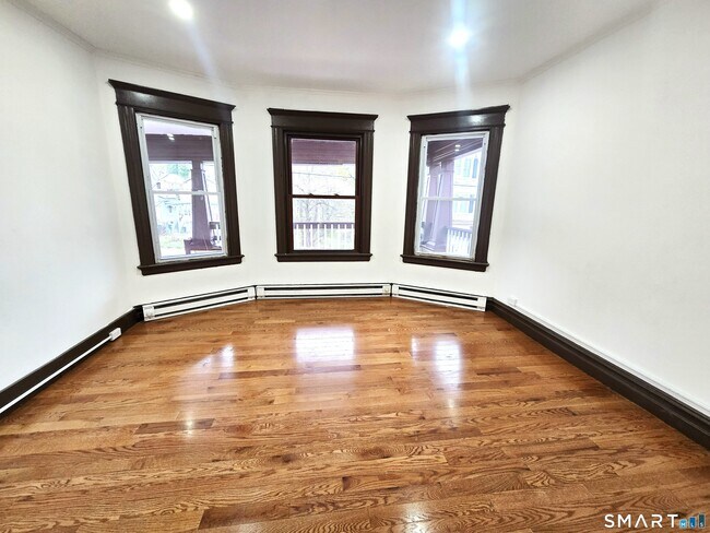 Building Photo - 203 Cooke St