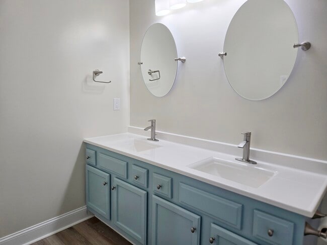 Building Photo - 3600 Old Forest Rd