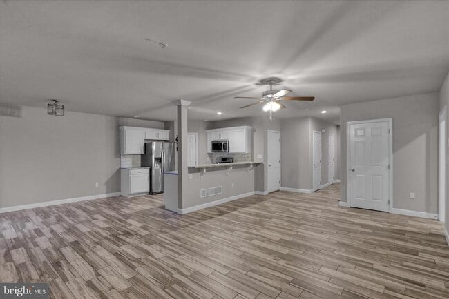 Building Photo - 523 Elm St