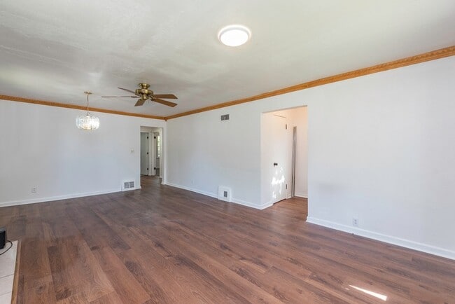 Building Photo - 903 S McAlister Ave