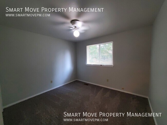 Building Photo - 2574 S Sumac Ln