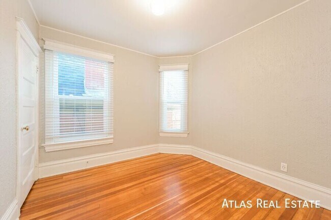 Building Photo - 476 N Washington St