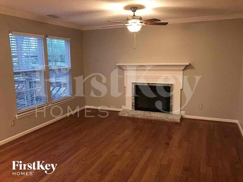Building Photo - 5933 Skyline Dr