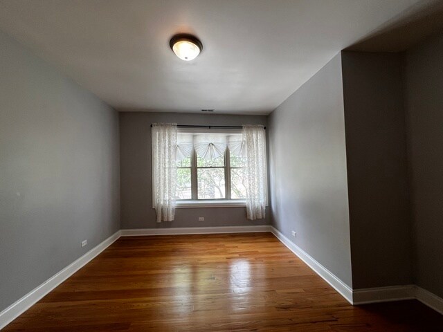 Building Photo - 2707 W Glenlake Ave