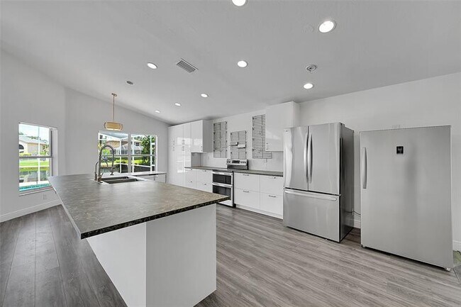 Building Photo - 16417 Sapphire Pl