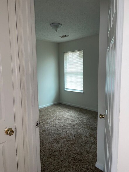 Building Photo - 8140 Sterling Lakes Ct