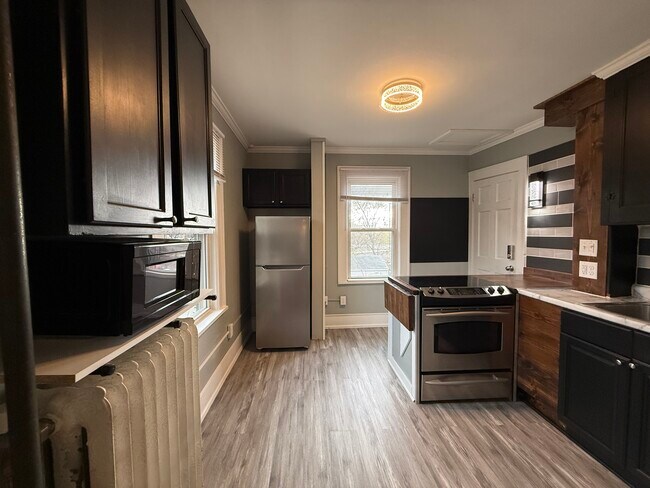 Building Photo - 780 Curfew St