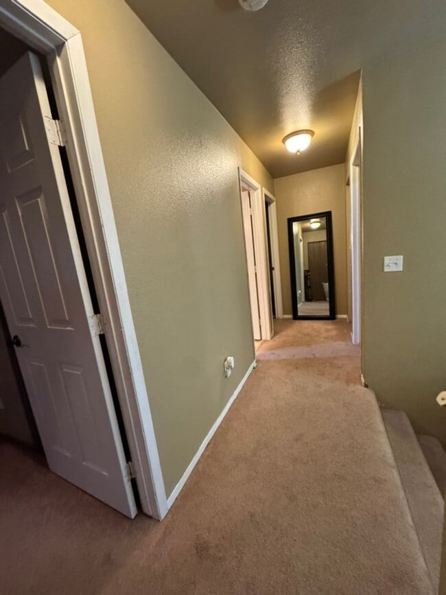Building Photo - 4 Bedroom, 2 Bath, 1 Car Garage home in the middle of town.