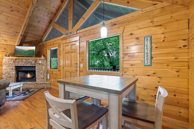 Building Photo - 1833 Laurel Valley Way