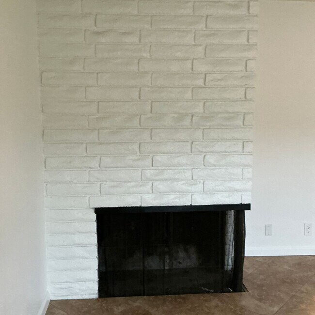 Building Photo - Washington (1004-1008)