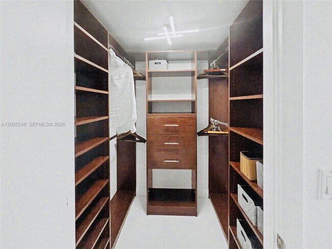 Building Photo - 465 Brickell Ave