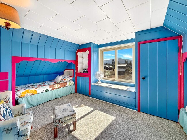 Building Photo - 1430 W Hendrickson Rd