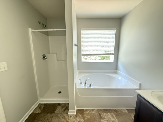 Building Photo - 408 Polly Dr