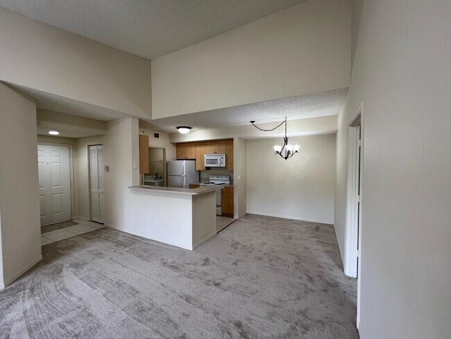 Building Photo - 5016 Lantana Rd