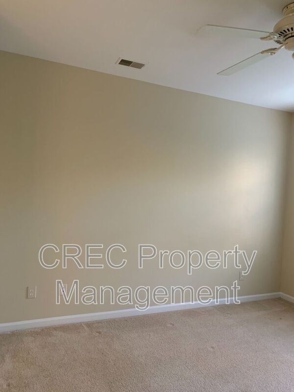 Building Photo - 105 Barberry St