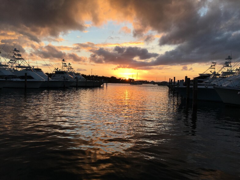 Building Photo - 734 47th St