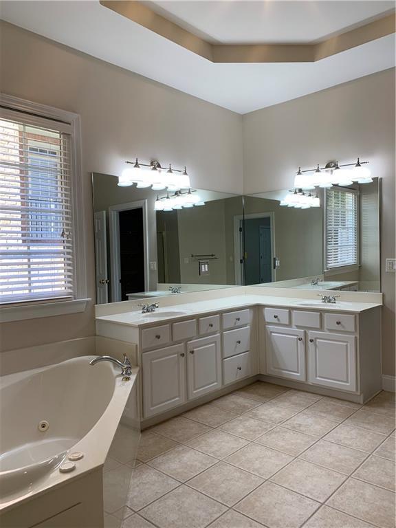 Building Photo - 1207 Dunwoody Village Dr