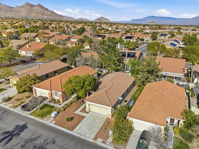 Building Photo - SUMMERLIN NORTH!!! SINGLE STORY!!! LARGE YARD!!! RECENTLY RENOVATED!!! NEW CARPET!!! NEAR DOWNTOW...