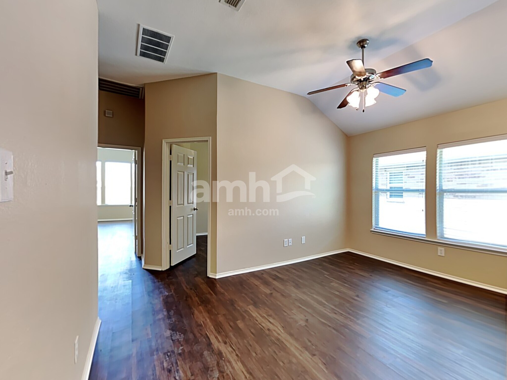 Building Photo - 1117 Luckenbach Dr