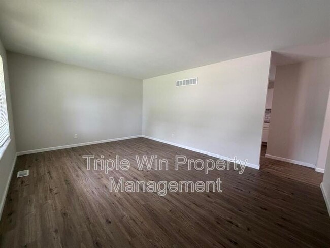 Building Photo - 2245 Lindsay Ln