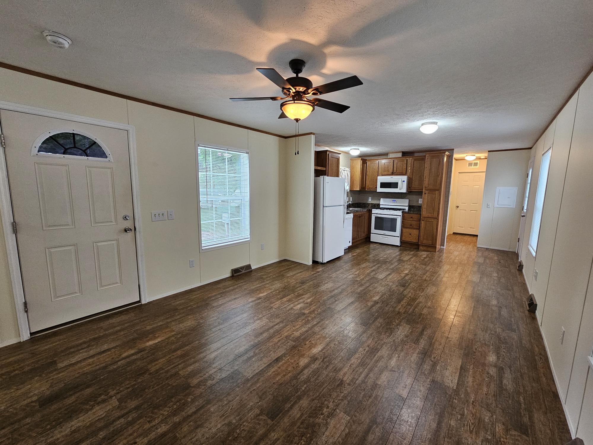 Building Photo - 211 Flower Dr