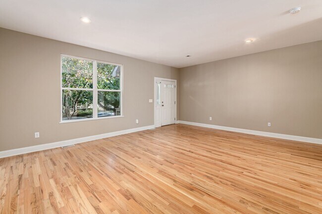 Family room - 1087 Michigan Ave