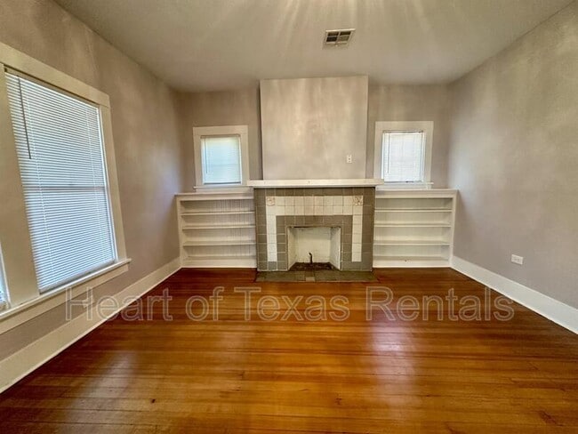 Building Photo - 609 Herring Ave