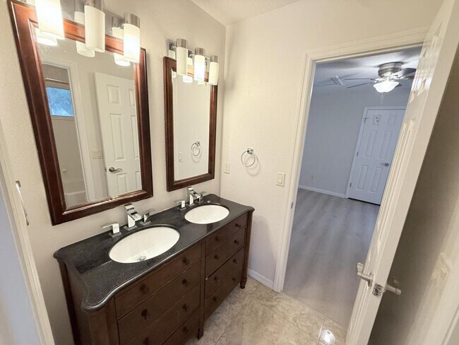 Building Photo - 8055 Glitter Ct
