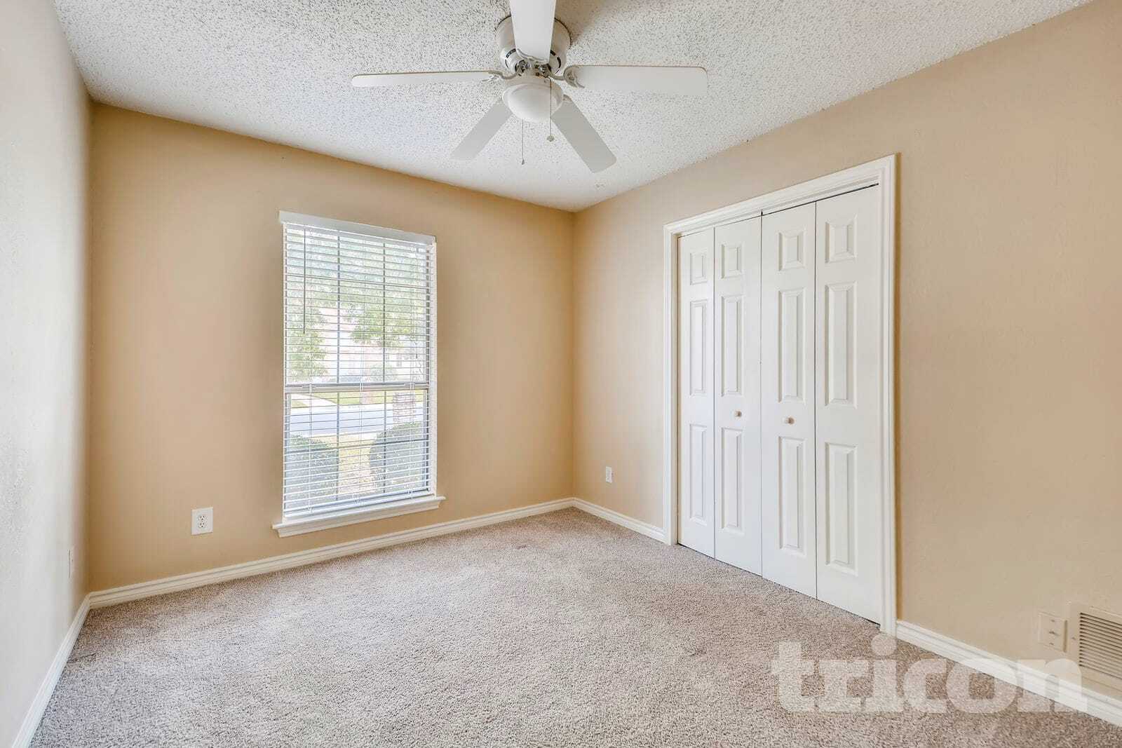 Building Photo - 641 Park Ln