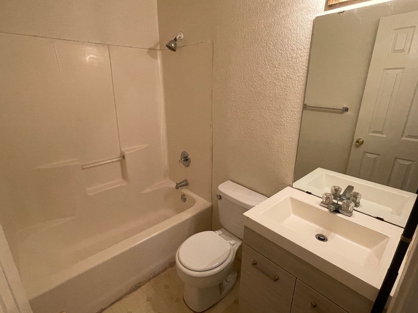 Building Photo - 1109 Circle M Dr