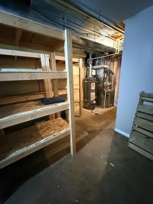 Building Photo - 8825 Jefferson Dr