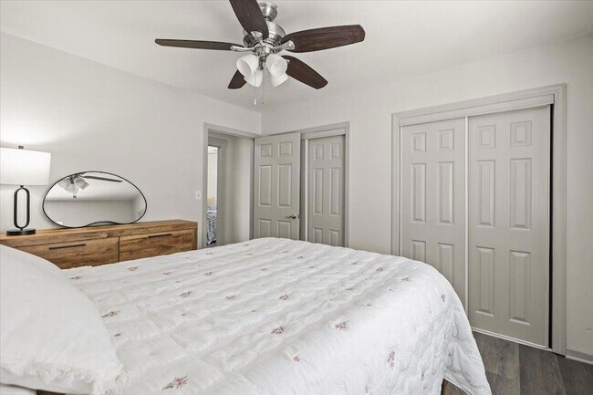 Building Photo - 9121 Potomac Dr