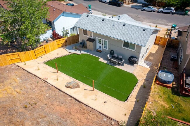 Building Photo - 629 Tarn Way