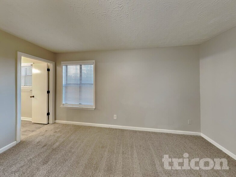 Building Photo - 308 Knollwood Ln